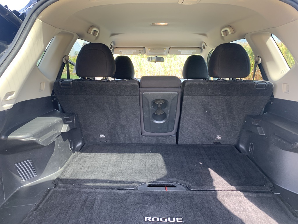 2018 Nissan Rogue SV photo 13