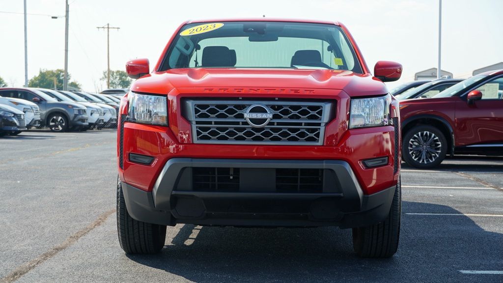 2023 Nissan Frontier SV photo 9