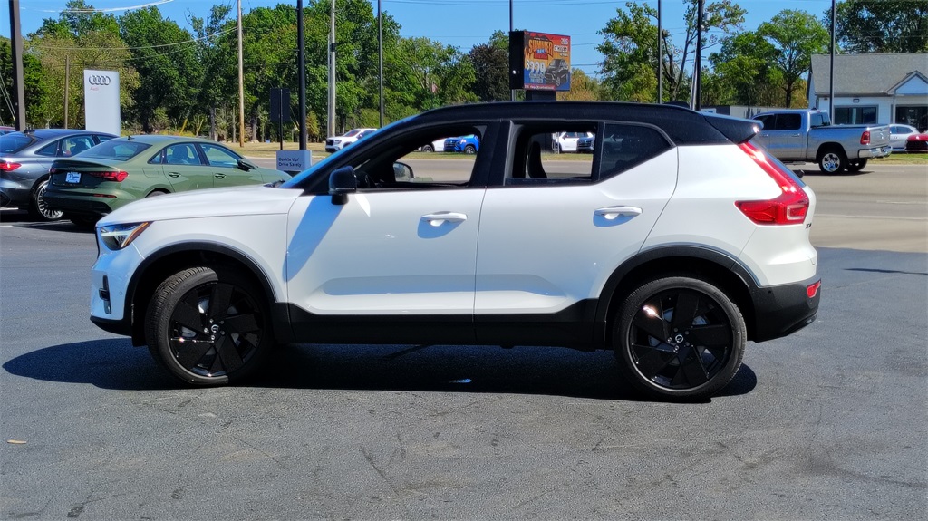 2026 Volvo XC40 photo 5