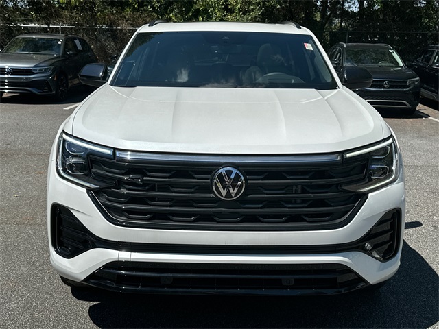 2025 Volkswagen Atlas Cross Sport SEL R-Line photo 2