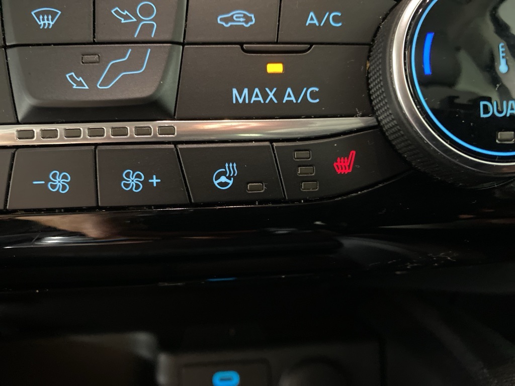 2022 Ford Escape SE photo 3