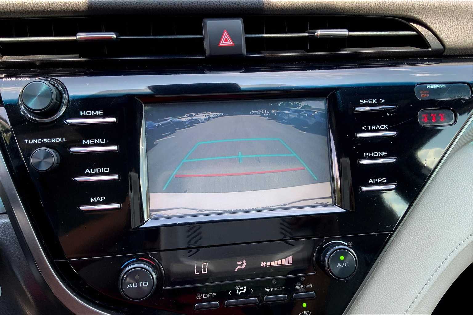 2019 Toyota Camry SE photo 22