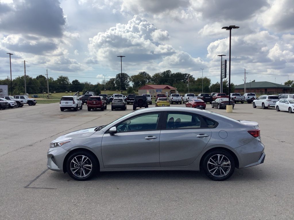 2023 Kia Forte LXS photo 4