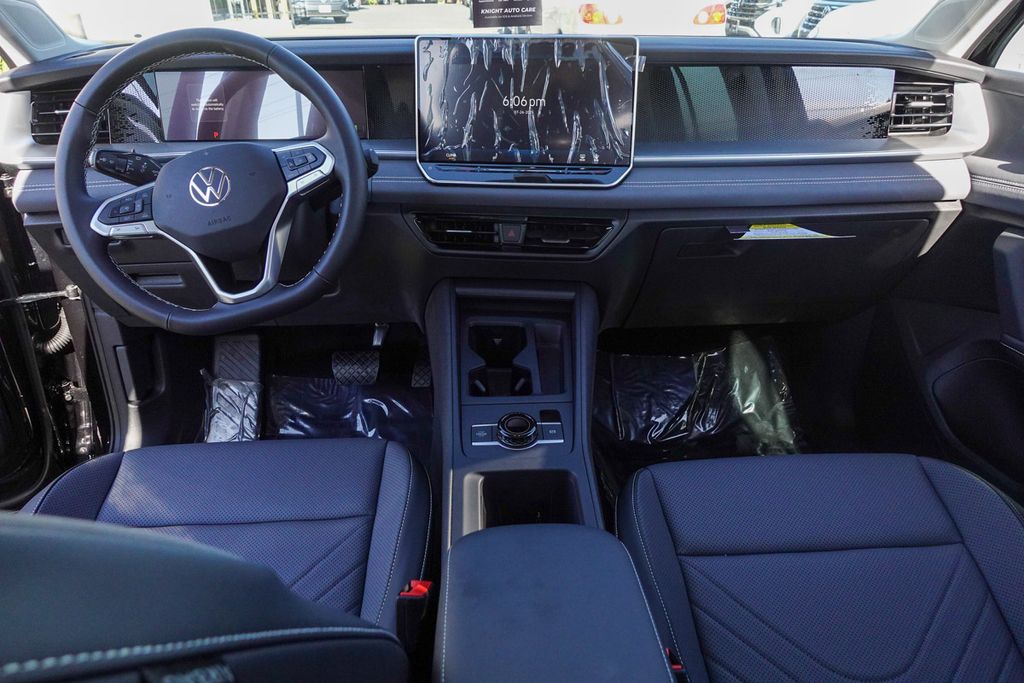2025 Volkswagen Tiguan SE photo 19