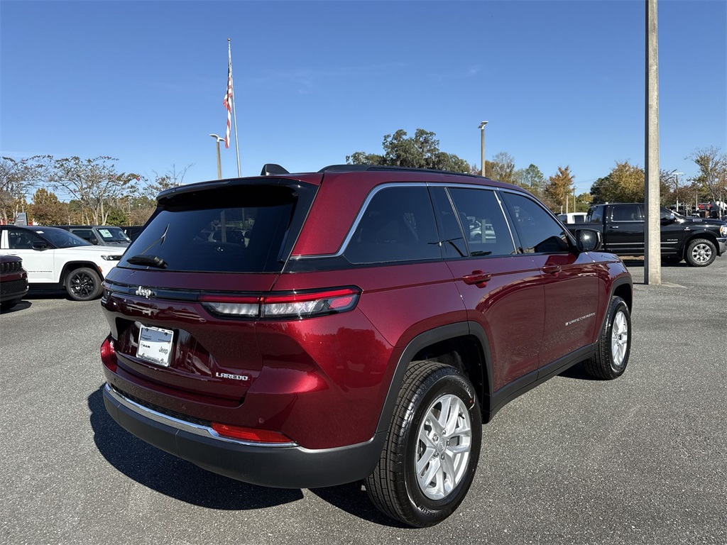 2025 Jeep Grand Cherokee Laredo X photo 3