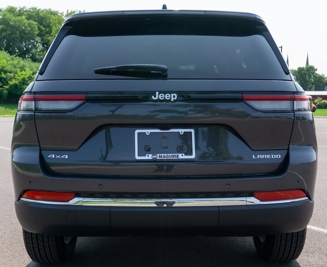 2025 Jeep Grand Cherokee Laredo X photo 3