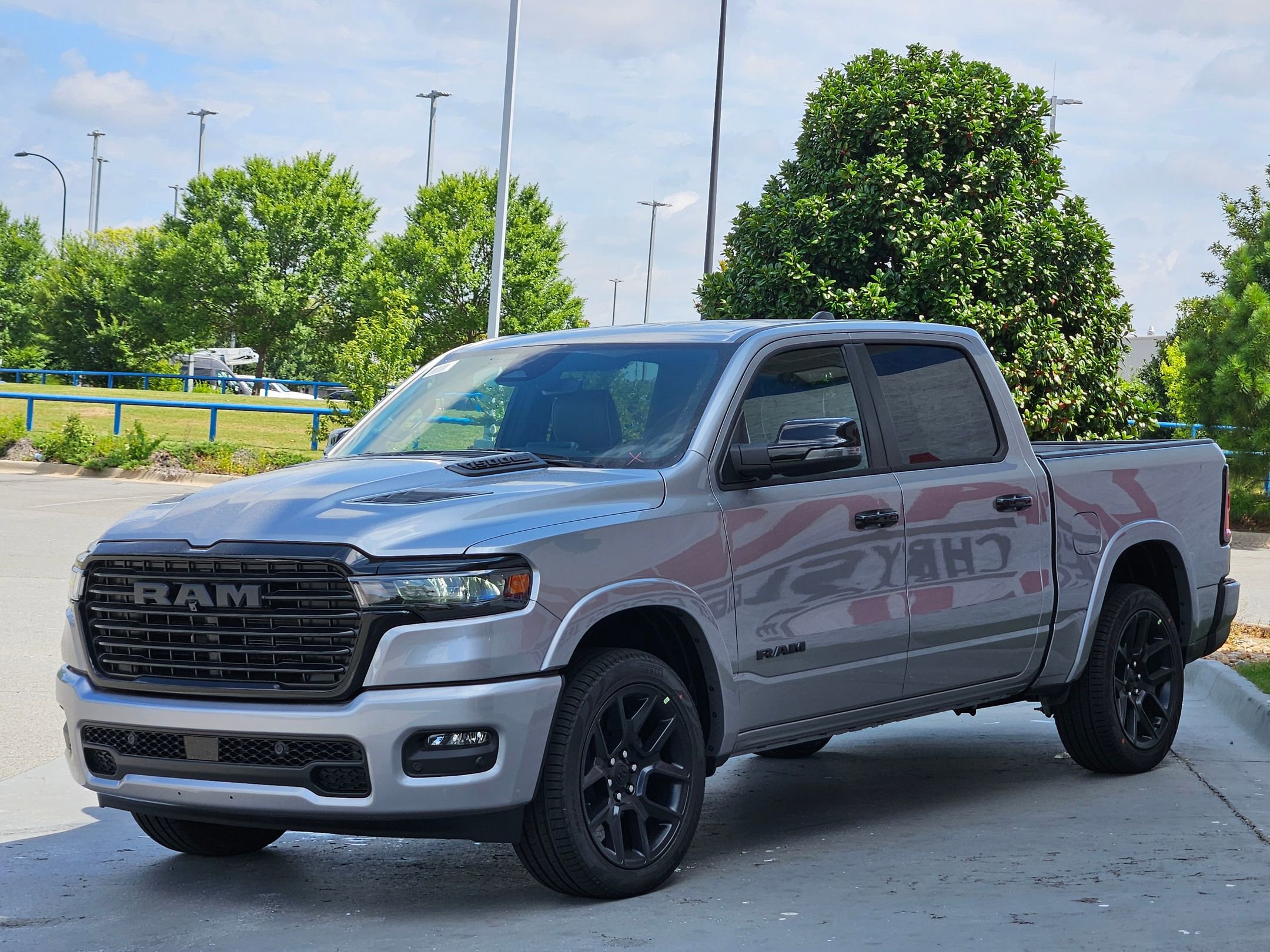 2025 Ram 1500 Laramie photo 3