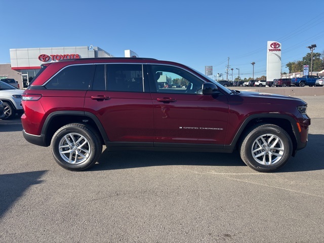 2025 Jeep Grand Cherokee Laredo X photo 2