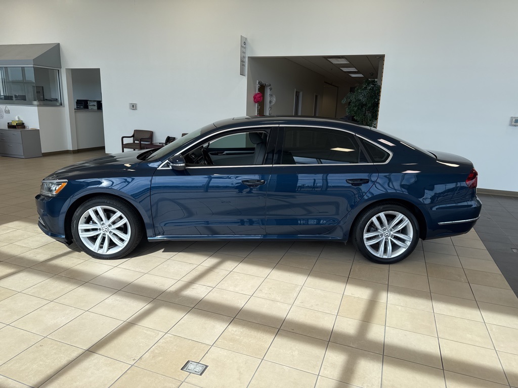 Used 2018 Volkswagen Passat SE with VIN 1VWBA7A31JC008385 for sale in Taylorsville, IN