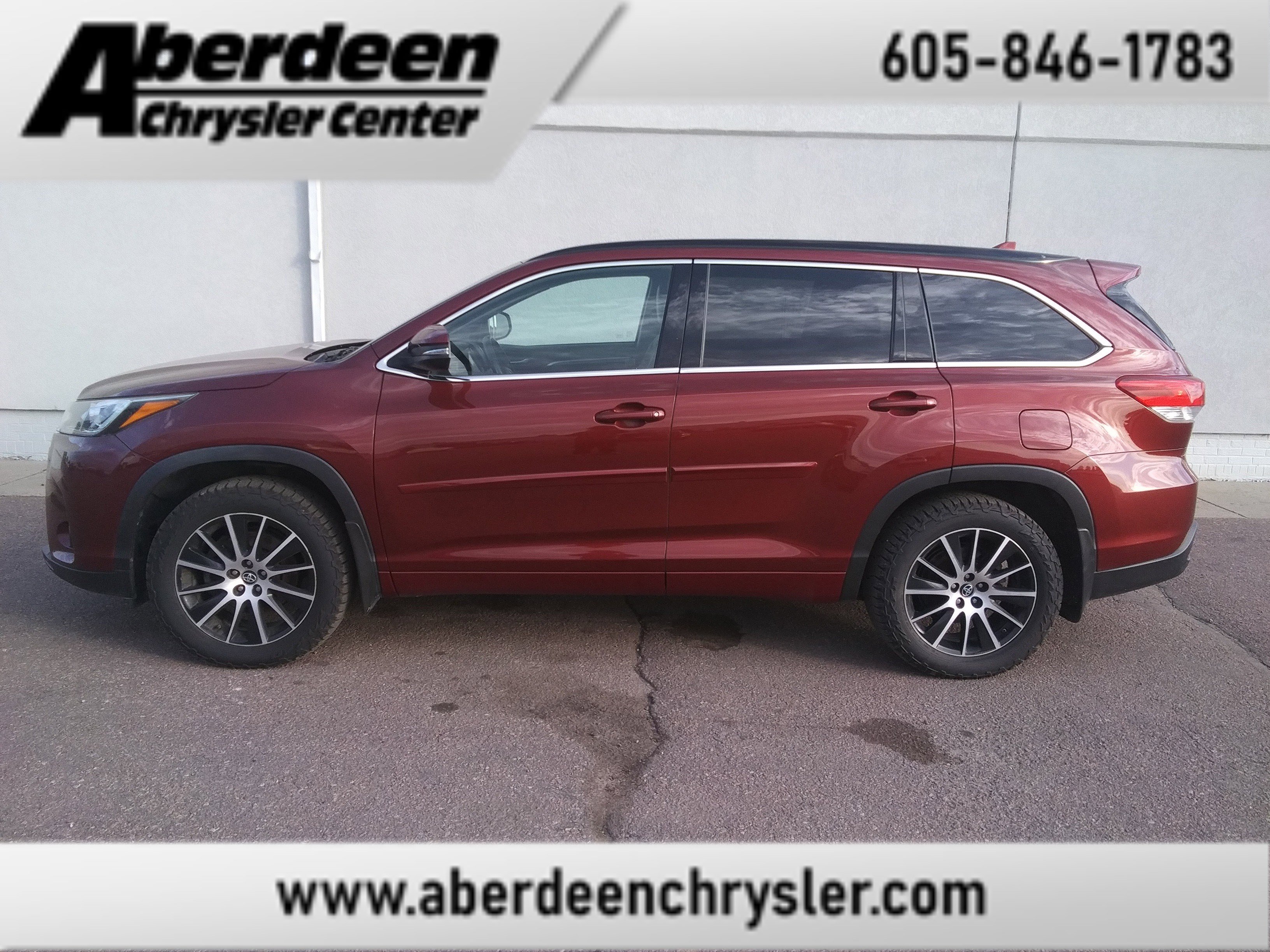 2017 Toyota Highlander SE's photo