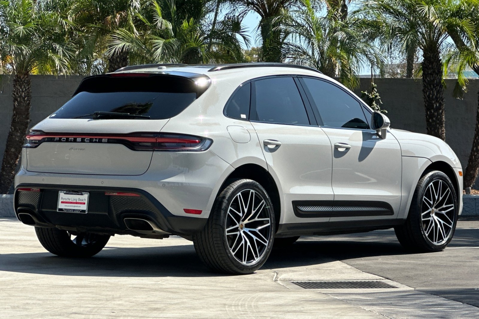 2023 Porsche Macan T photo 8