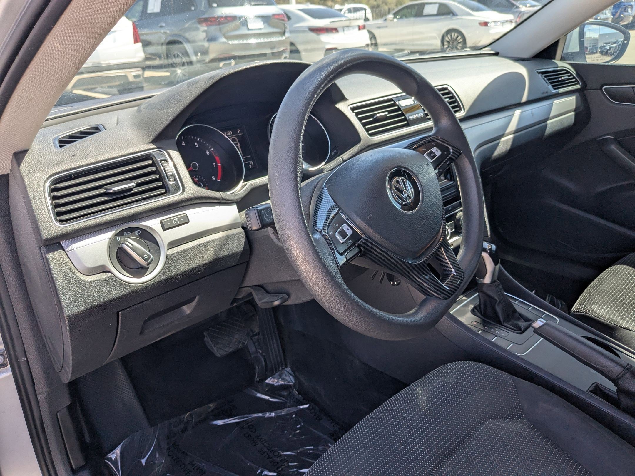 2018 Volkswagen Passat 2.0T S photo 13