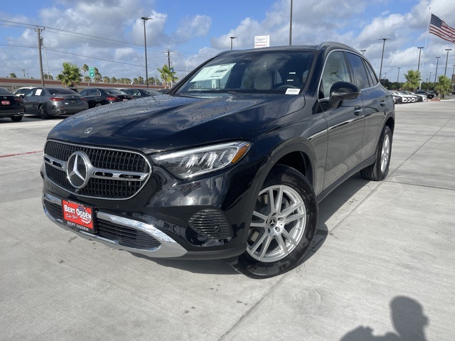 2025 Mercedes Benz GLC 300 photo 3