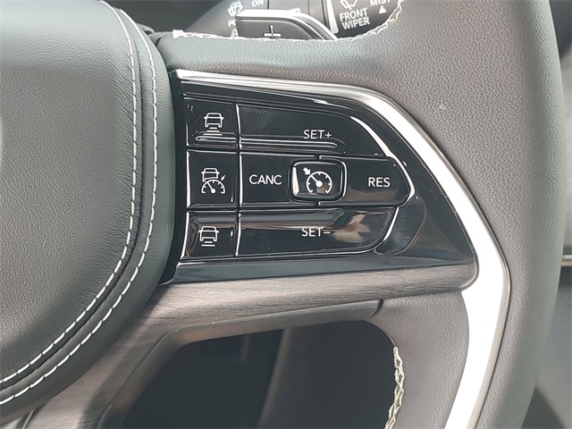 2025 Jeep Grand Cherokee Overland photo 17