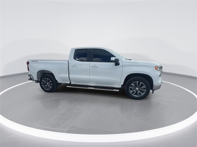 2024 Chevrolet Silverado 1500 LT photo 2