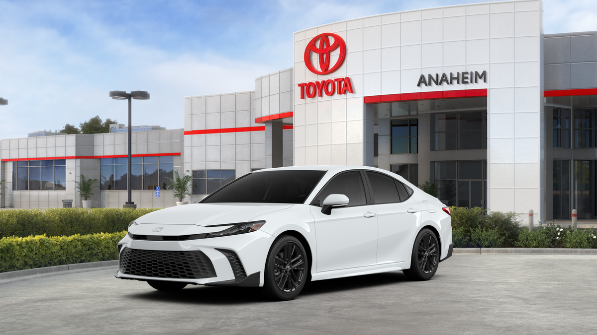 2026 Toyota Camry SE's photo