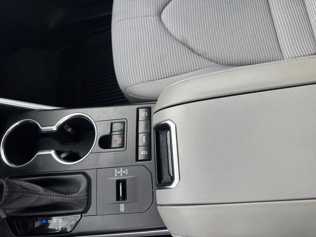2022 Toyota Highlander L photo 22
