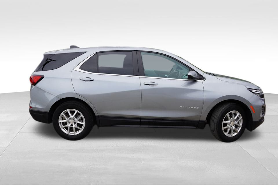 2023 Chevrolet Equinox LT photo 2