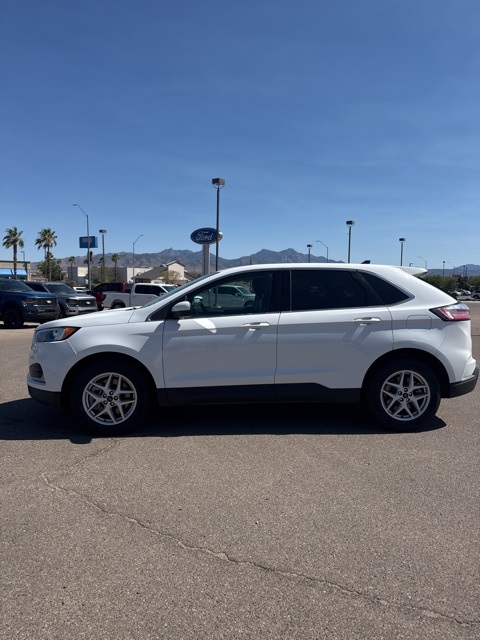 2024 Ford Edge SEL photo 2
