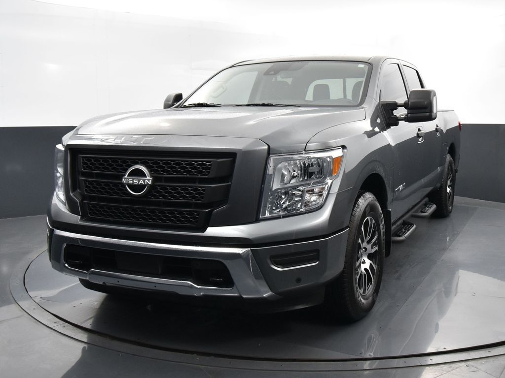 2024 Nissan Titan SV photo 3