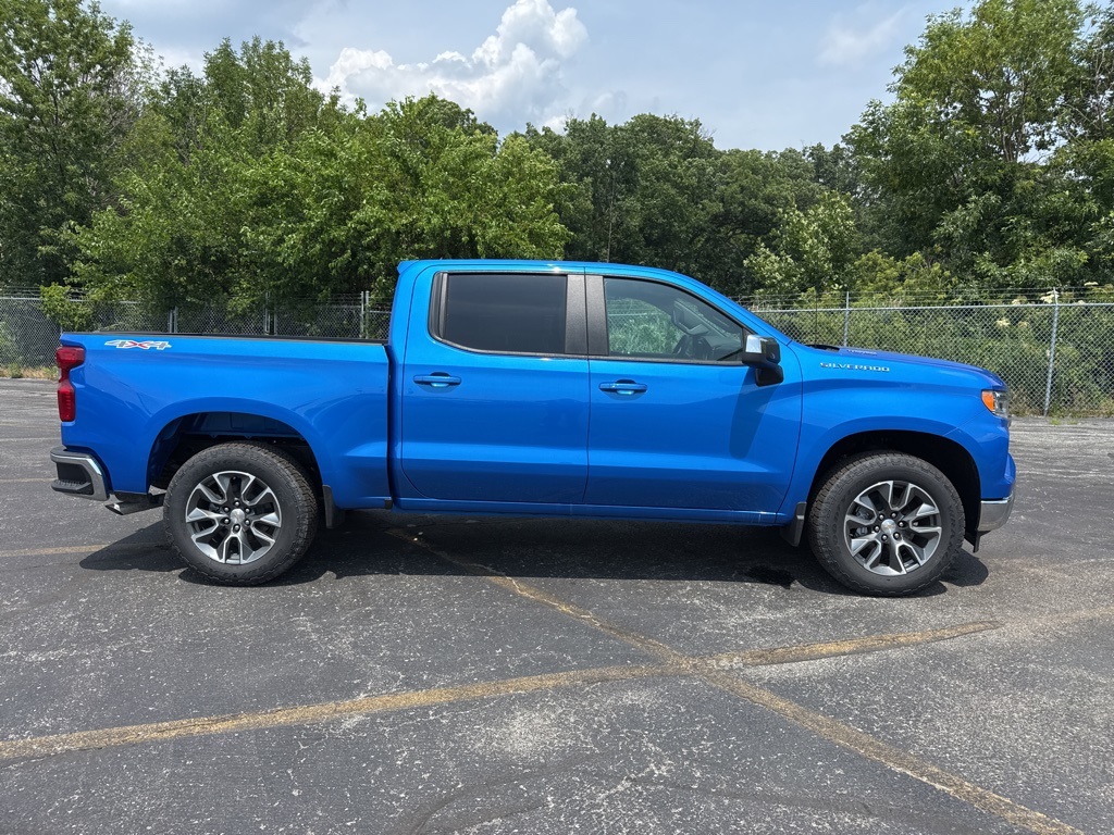 2025 Chevrolet Silverado 1500 LT photo 2