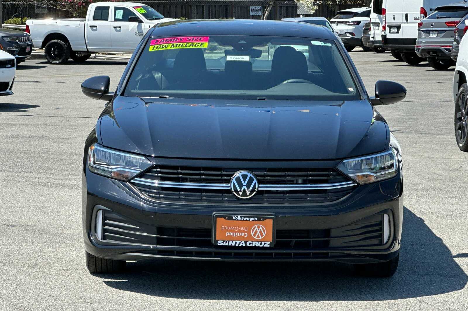 2024 Volkswagen Jetta 1.5T Sport photo 9