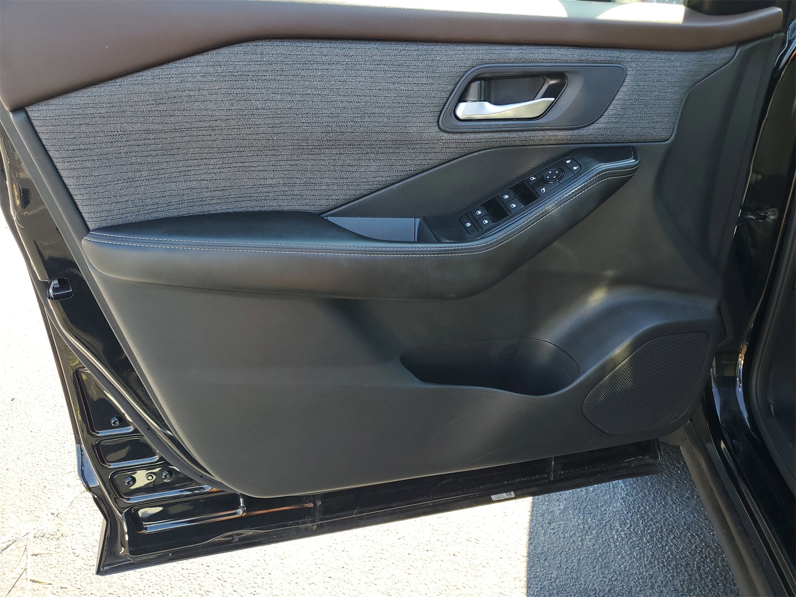 2023 Nissan Rogue SV photo 8