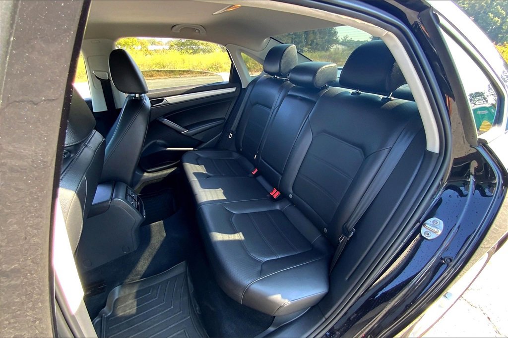 2019 Volkswagen Passat 2.0T Wolfsburg Edition photo 25