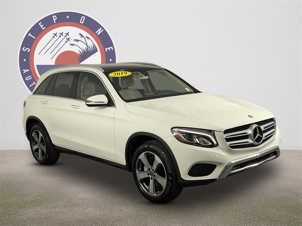 2019 Mercedes Benz GLC 300 photo 2