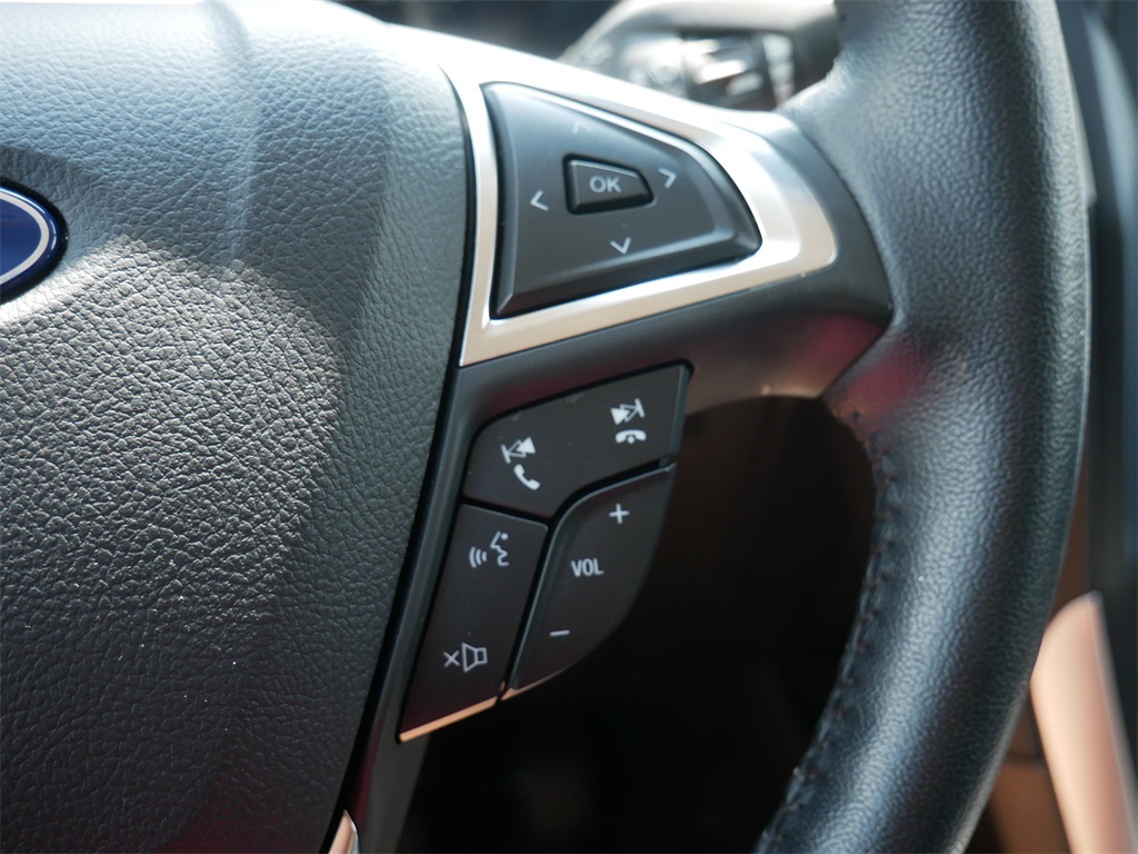 2023 Ford Edge SEL photo 25