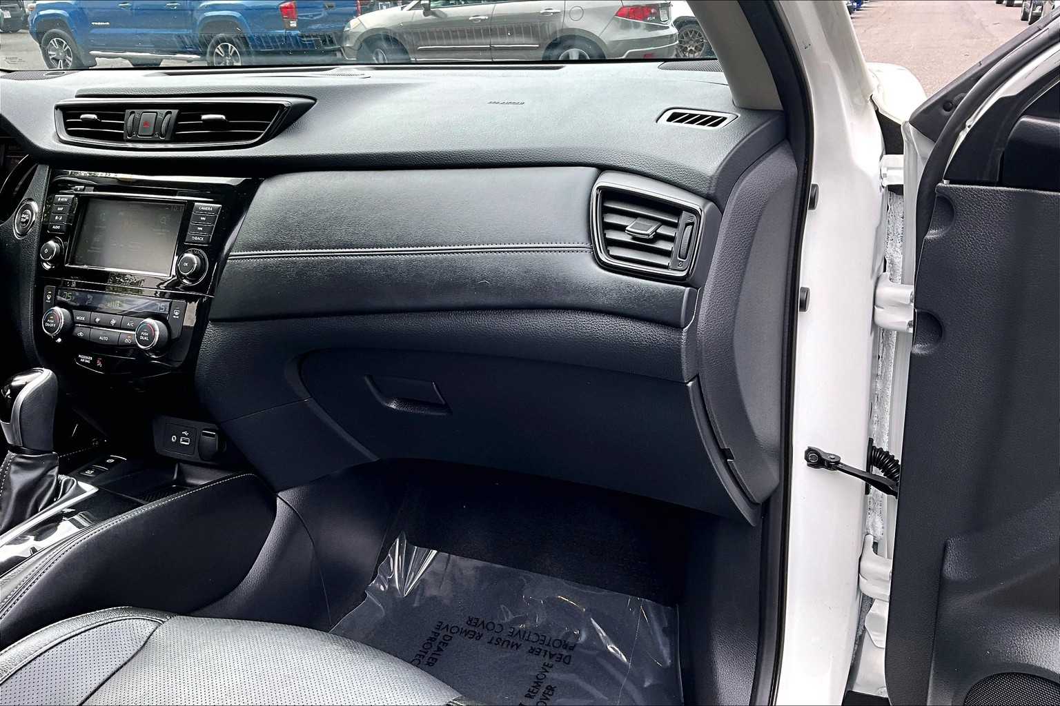 2019 Nissan Rogue SL photo 18