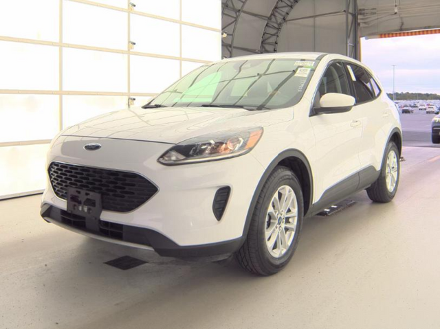2021 Ford Escape SE photo 3
