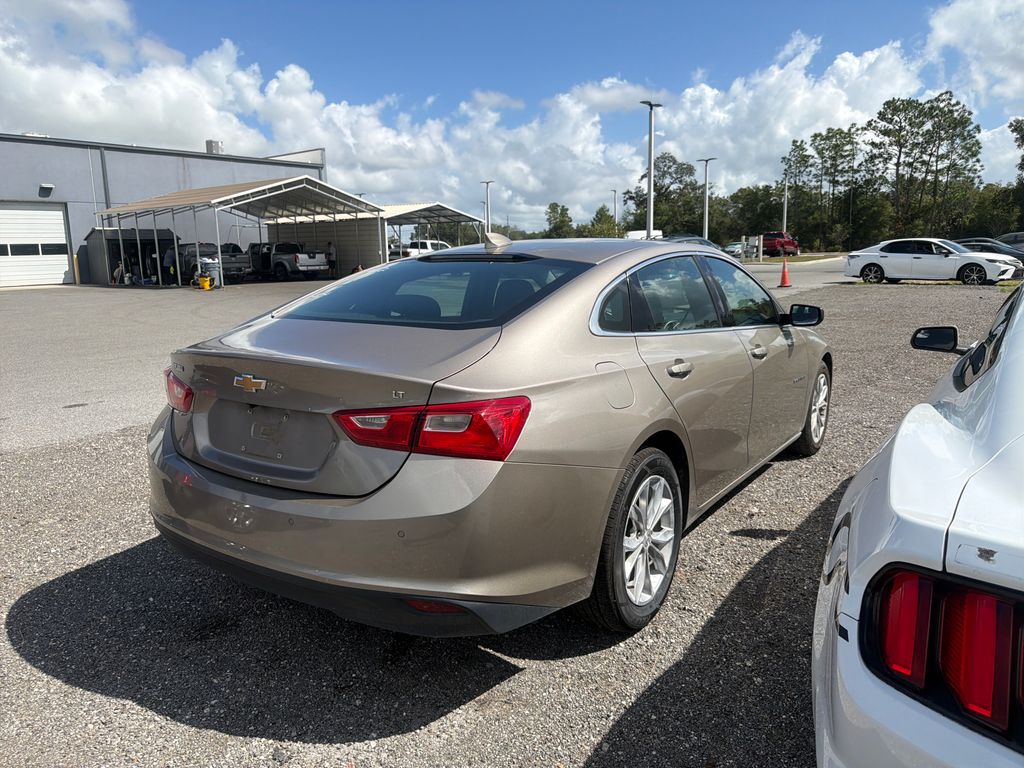 2024 Chevrolet Malibu 1LT photo 3