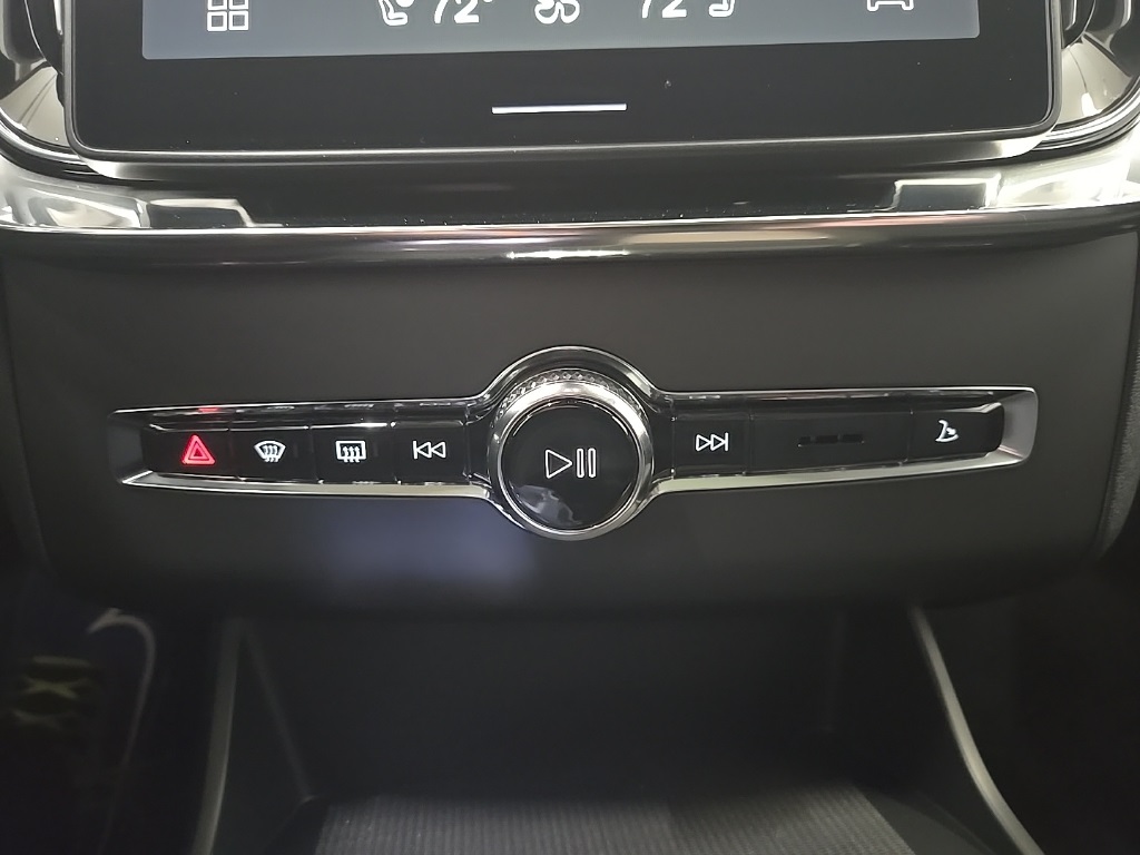2026 Volvo XC90 Plus photo 14