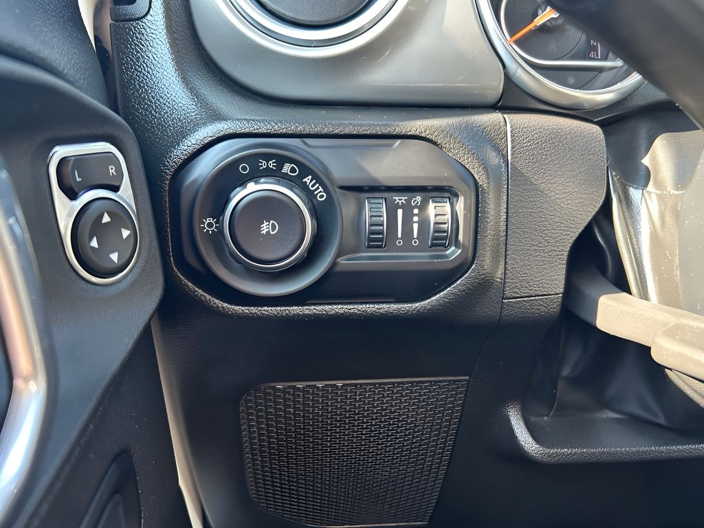 2022 Jeep Wrangler Unlimited Sahara photo 20