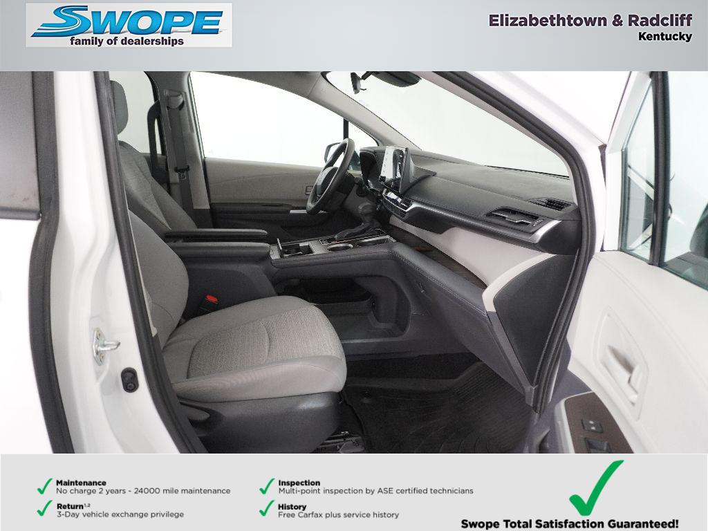 2022 Toyota Sienna LE photo 14