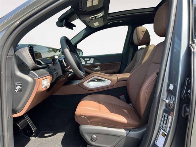 2025 Mercedes Benz GLS 450 4MATIC photo 9