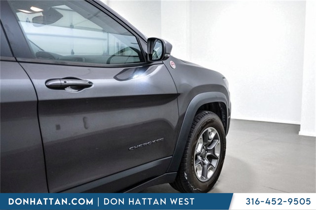 2019 Jeep Cherokee Trailhawk photo 37