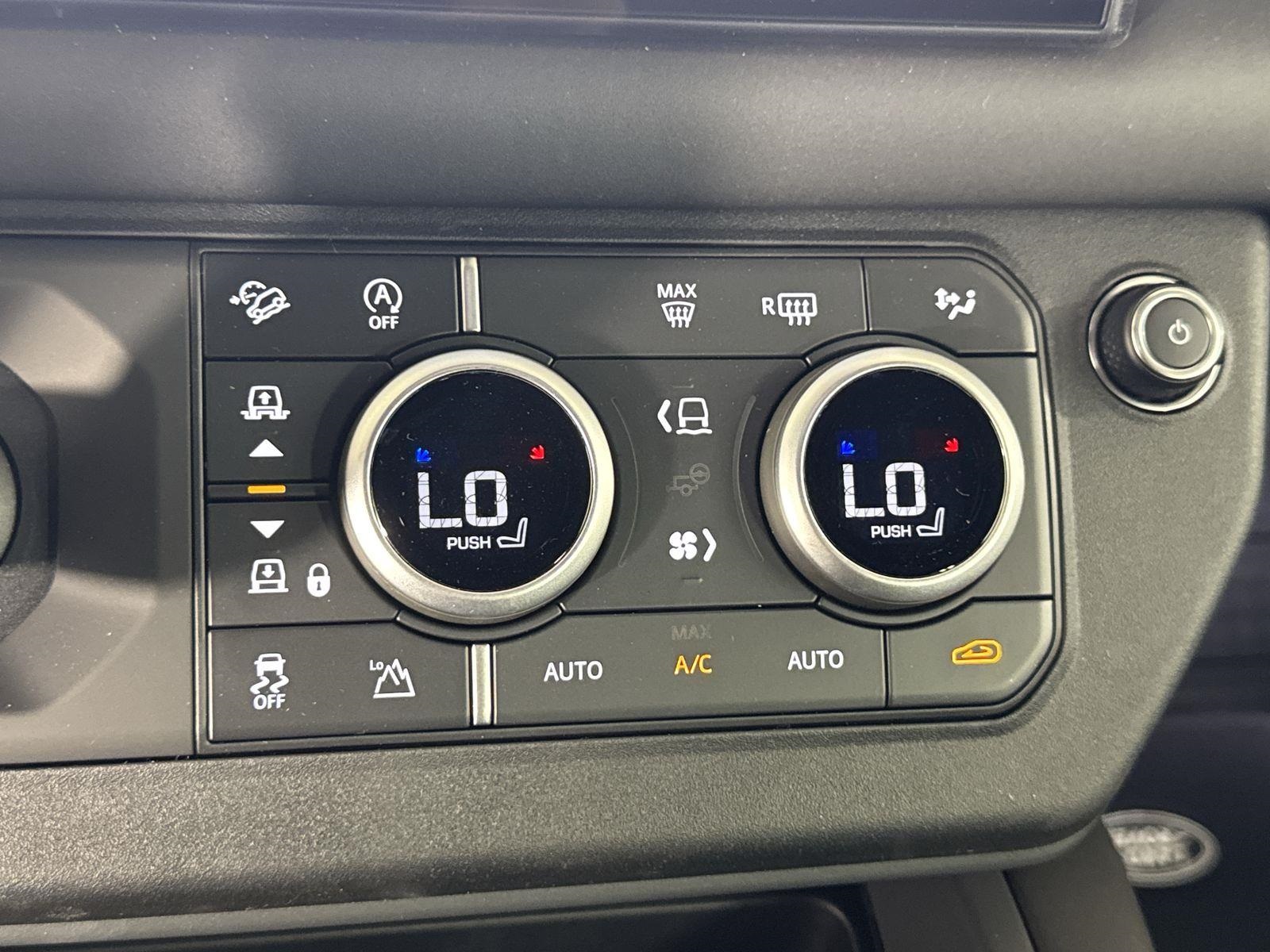 2025 Land Rover Defender 110 X-Dynamic SE photo 15