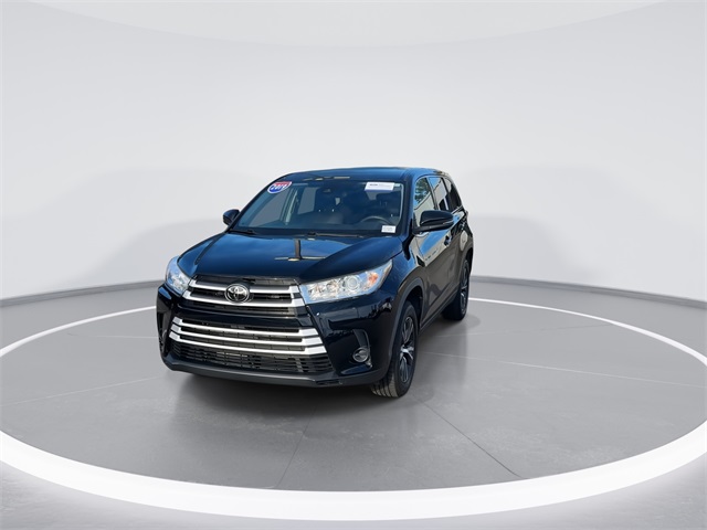 2019 Toyota Highlander LE photo 2