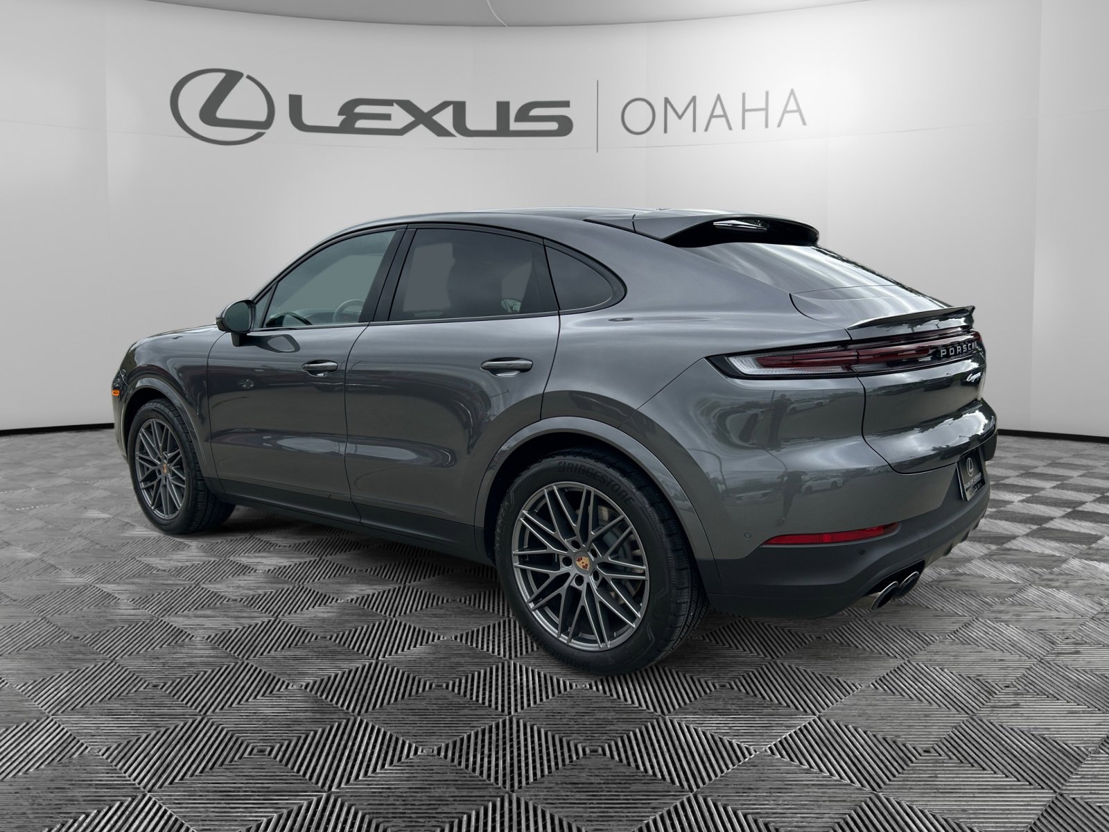 2025 Porsche Cayenne Coupe Base photo 3