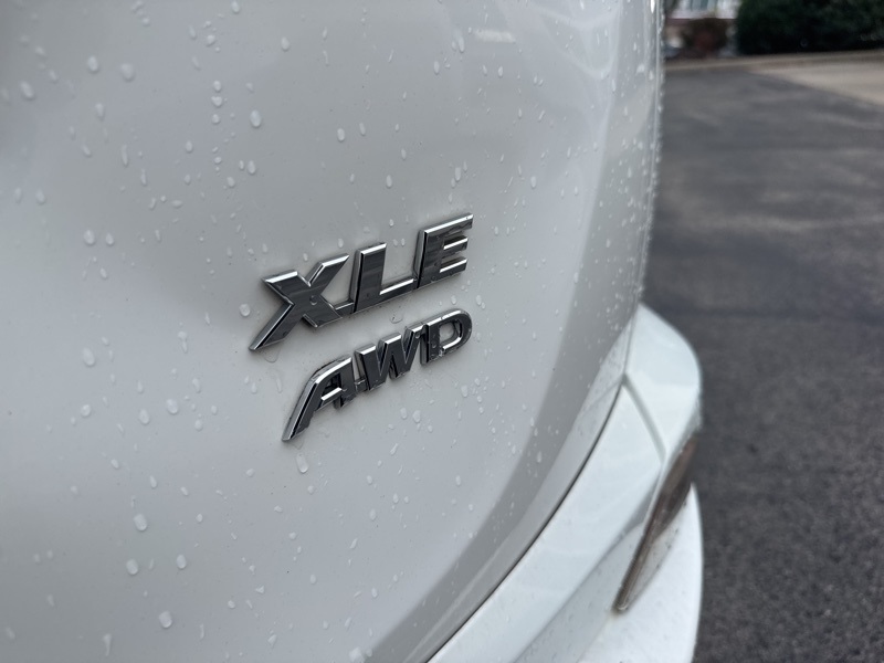 2016 Toyota RAV4 XLE photo 12