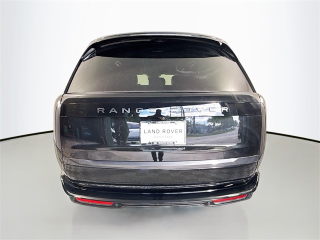 2025 Land Rover Range Rover SE photo 3