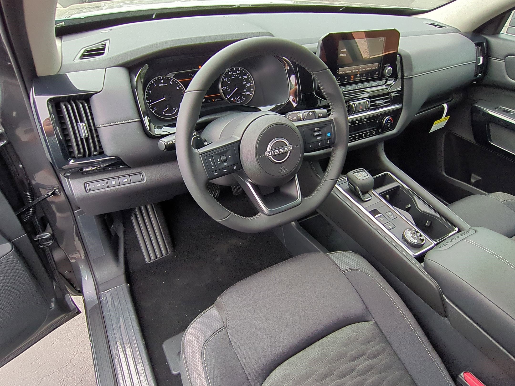 2025 Nissan Pathfinder SV photo 8