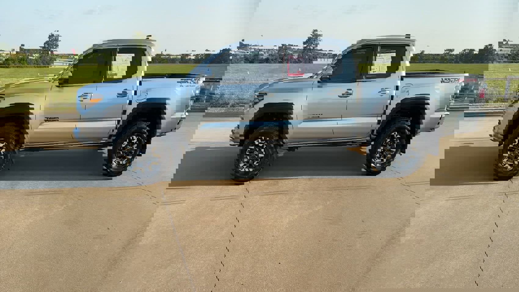 2022 Toyota Tacoma 4x4 SR Double Cab V6 photo 5