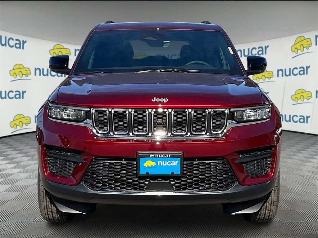 2025 Jeep Grand Cherokee Laredo photo 2