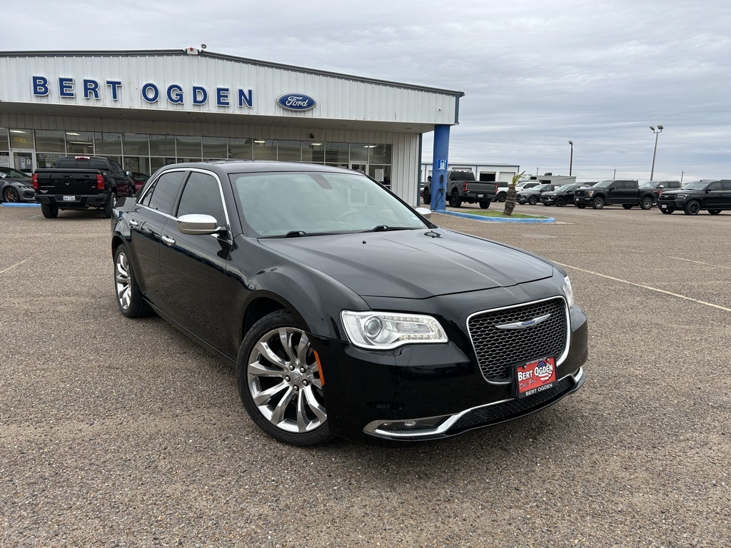 2019 Chrysler 300 Limited's photo