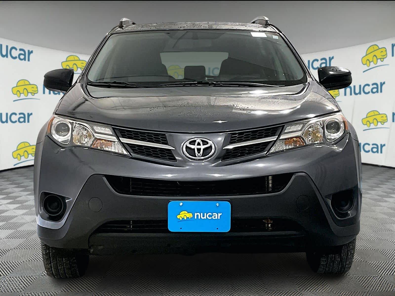 2015 Toyota RAV4 LE photo 2