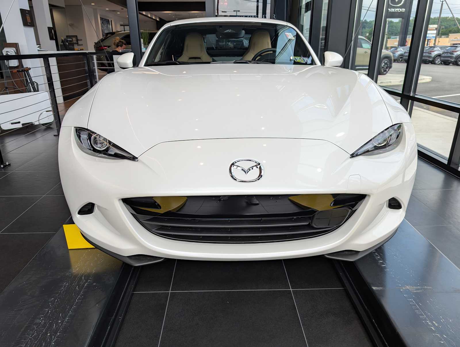 2025 Mazda MX-5 Miata Miata RF Grand Touring photo 2