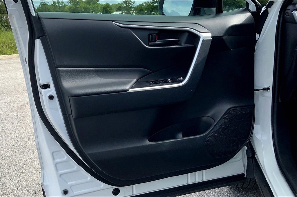 2025 Toyota RAV4 LE photo 21